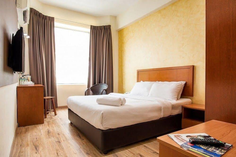 My Hotel Букит Мертаджам Екстериор снимка